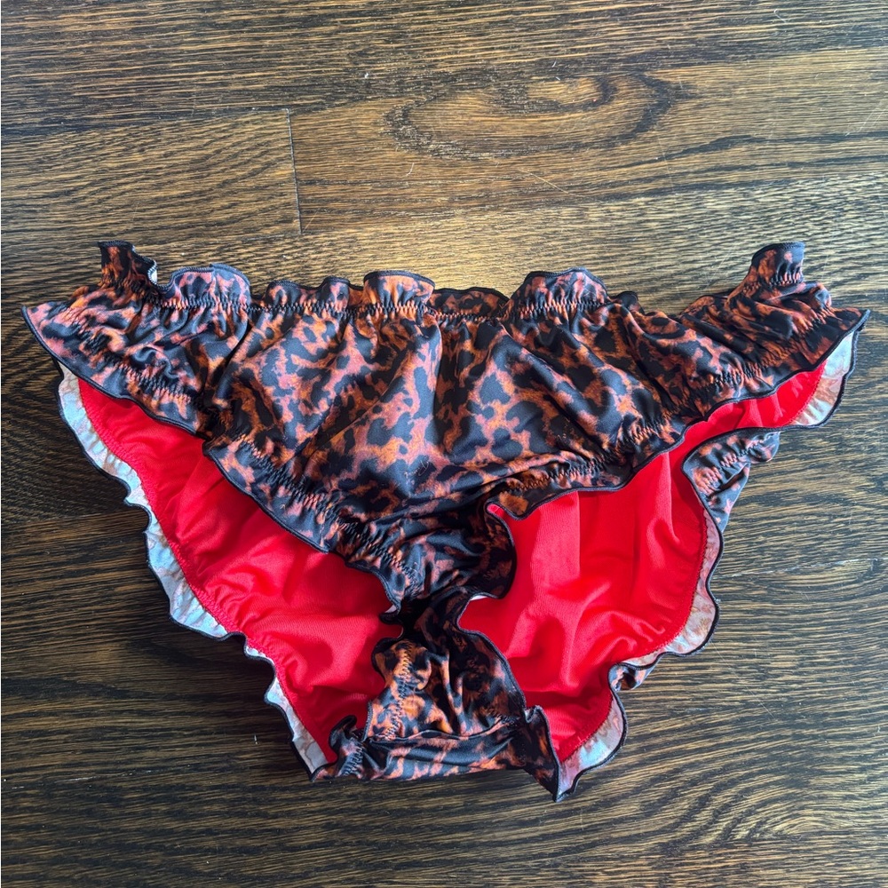 NWOT Parade Flutter Bikini Bottoms